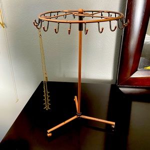 Necklace/jewelry rotating holder